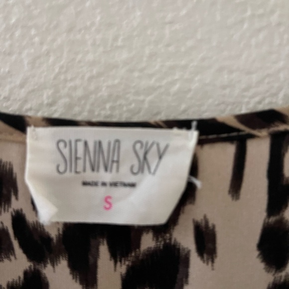 Sienna Sky Faux Wrap Leopard Print Ruffle Sleeve Tie Midi length Dress Small - Picture 6 of 8